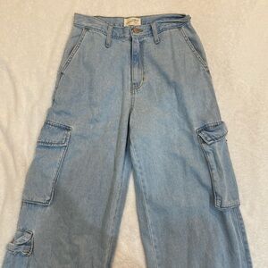 Universal Thread Light Blue Wide-Leg Cargo Jeans